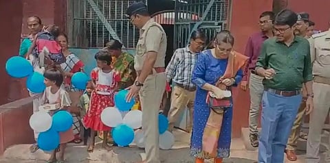 अंतरराष्ट्रीय परिवार दिवस पर चार साल बाद मां और बेटी का हुआ मिलन