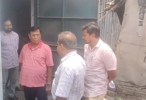 पातीपुकुर अंडरपास का निरीक्षण करते एमएमआईसी तारक सिंह