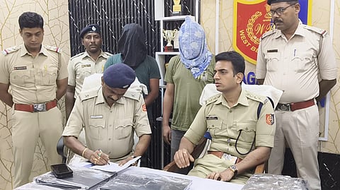 फर्जी आधार कार्ड बनाने के आरोप में गिरफ्तार दोनों अभियुक्त