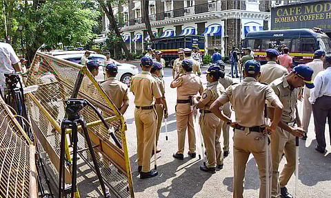 मुंबई एयरपोर्ट और ताज महल पैलेस होटल को बम से उड़ाने की मिली धमकी