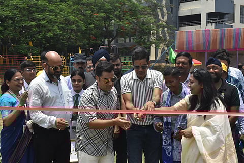 फीता काटकर उद्धाटन करते लक्ष्मीरतन शुक्ला