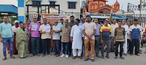 रिसड़ा शहर कांग्रेस कमेटी के सदस्यों ने मंत्री कुंवर विजय शाह के खिलाफ प्रदर्शन करते हुए