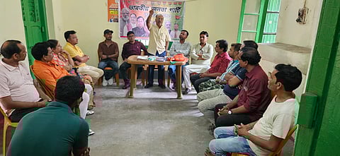 भाजपा मंडल 2 के बैठक को संबोधित करते विधायक डॉ. अजय पोद्दार