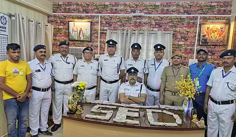 प्रेमिका के साथ घर बसाने के लिए बुटिक से चुराये 20 लाख