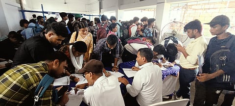 प्रभाष राय आईटीआई आमतल्ला में रोजगार व अप्रेंटिशशिप मेले के दौरान उमड़ी भीड़