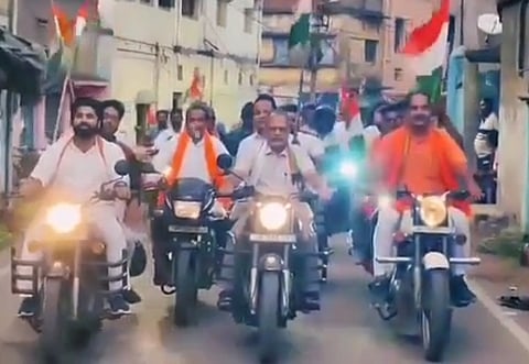 रैली में शामिल भाजपा जिलाध्यक्ष देवतनु भट्टाचार्य