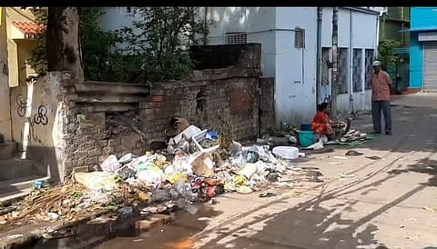 उत्तरपाड़ा में लगा कचरों को अंबार