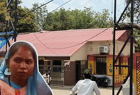 गुना में 20 लाख का कर्ज चुकाने को सरपंच ने ठेके पर दे दी पंचायत, पद से हटाई गईं