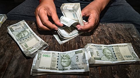 वेतन वृद्धि तिथि से एक दिन पहले रिटायर होने वाले केंद्रीय कर्मी पायेंगे ‘सांकेतिक वेतन वृद्धि’