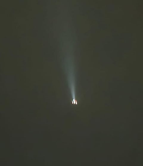 रात में उड़ता ड्रोन