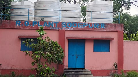 आर ओ प्लांट में लगा ताला