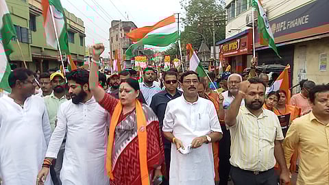 भाजपा के तिरंगा यात्रा में भाजपा प्रदेश पूर्व अध्यक्ष राहुल सिन्हा, विधायक अग्निमित्रा पाल सहित अन्य