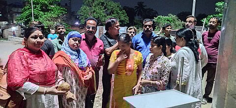 हाई मास्ट लाइट का हुआ उद्घाटन, दूर हुआ अंधेरा