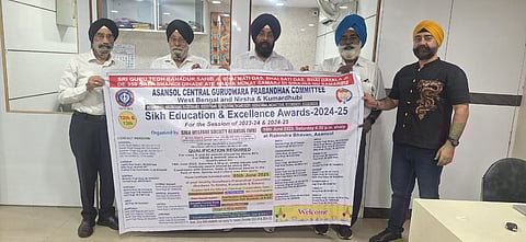 जानकारी देते आसनसोल सिख वेलफेयर सोसाइटी और आसनसोल सेंट्रल गुरुद्वारा प्रबंधक कमेटी के पदाधिकारी