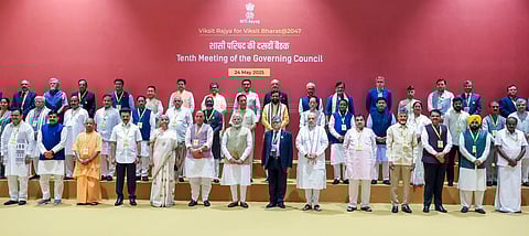 मोदी की अध्यक्षता में नीति आयोग की शासी परिषद की बैठक शुरू