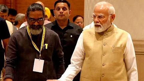 नीति आयोग की बैठक में सीएम हेमंत सोरेन और पीएम मोदी की मुलाकात