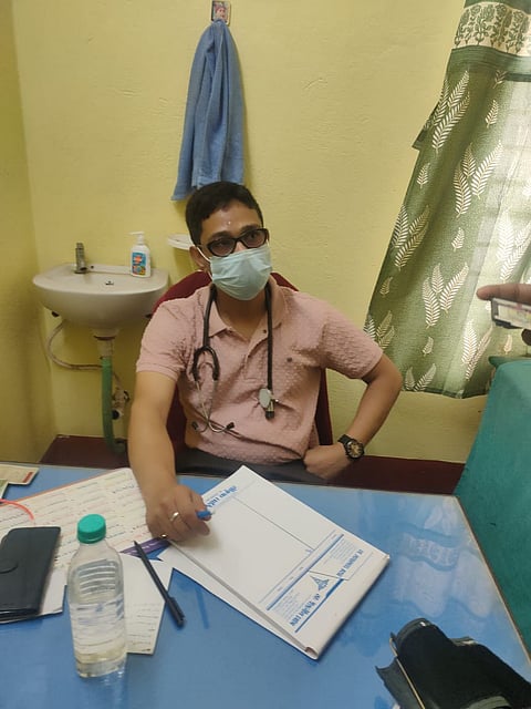 हावड़ा में फर्जी डॉक्टर गिरफ्तार, एनआरएस का डॉक्टर बनकर चला रहा था चैंबर