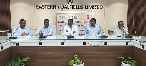 अधिकारी सम्मान समारेोह में पदाधिकारी