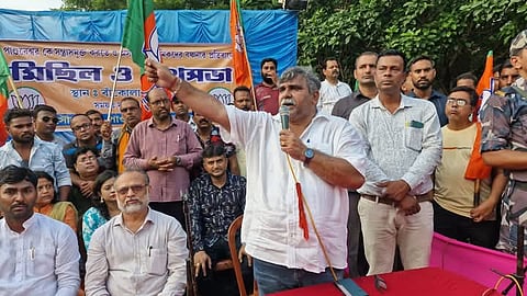 समर्थकों को संबोधित करते भाजपा नेता जितेंद्र तिवारी