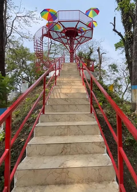Mini Skywalk located at Tindharia