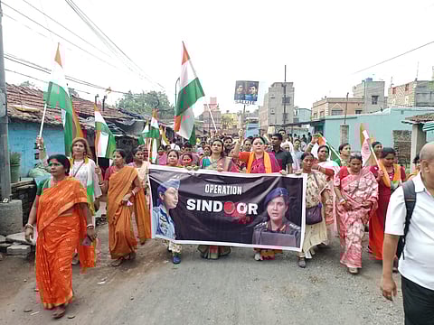 भारतीय सैनिकों के सम्मान में निकाली गई तिरंगा यात्रा