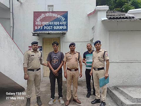 रेलवे के सामान चोरी करने के आरोप में अभियुक्त गिरफ्तार