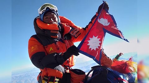 नेपाली शेरपा गाइड ने 31वीं बार ‘माउंट एवरेस्ट' फतह किया