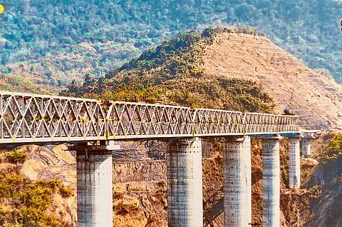 मणिपुर के नोनी में तैयार किया गया विश्व का सबसे ऊँचा रेलवे पियर ब्रिज