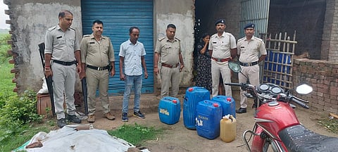 जब्त मिलावटी पेट्रोल व डीजल