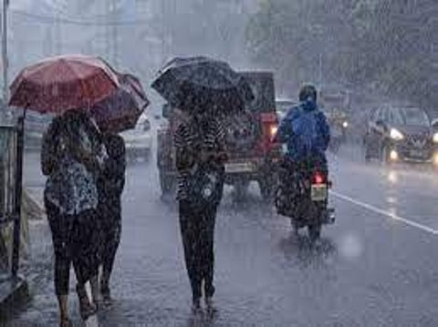 कोलकाता समेत जिलों में भारी बारिश की चेतावनी, केएमसी अलर्ट मोड में