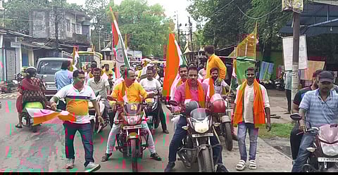 तिरंगा यात्रा में शामिल लोग