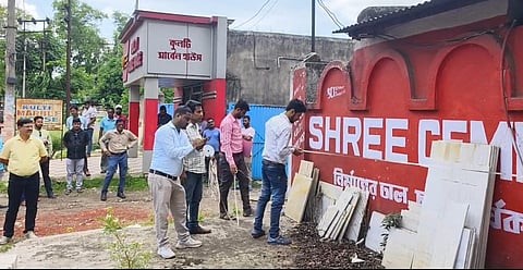 अभियंताओं की टीम ने कुल्टी कॉलेज मोड़ स्थित मार्बल हाउस का किया निरीक्षण