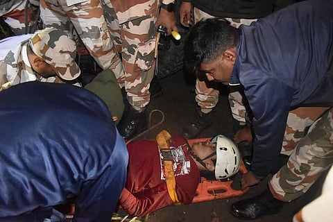 1000 फीट नीचे तीस्ता नदी में गिरा पर्यटकों से भरा वाहन, एक की मौत, आठ लापता