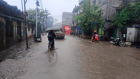हावड़ा नगर निगम इलाकों शुरू हुआ नहरों के जीर्णोद्धार व नालियों की सफाई का काम