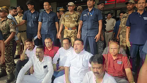 सियालदह स्टेशन पर शुभेंदु अधिकारी