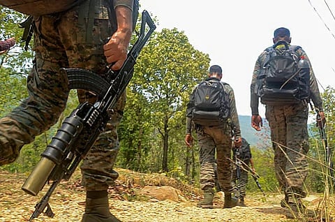 प्रेशर बम की चपेट में 3 घायल