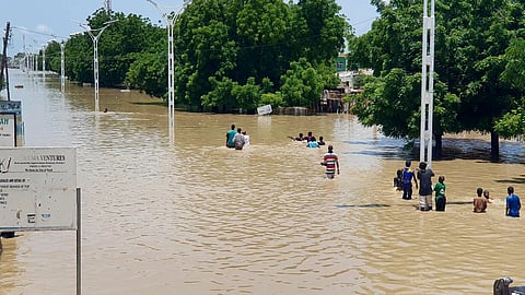 नाइजीरिया: बाढ़ से डूबा शहर, मृतकों की संख्या बढ़कर हुई 151