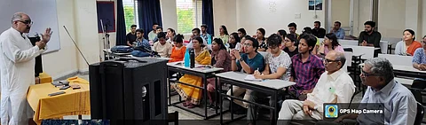 हिंदी पत्रकारिता के विकास के लिए हिंदीभाषियों ने अपनी हड्डियां गलाईं- प्रो. कृपाशंकर चौबे