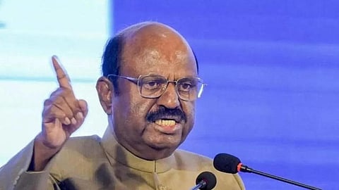 मैं कहीं नहीं जा रहा हूं : राज्यपाल