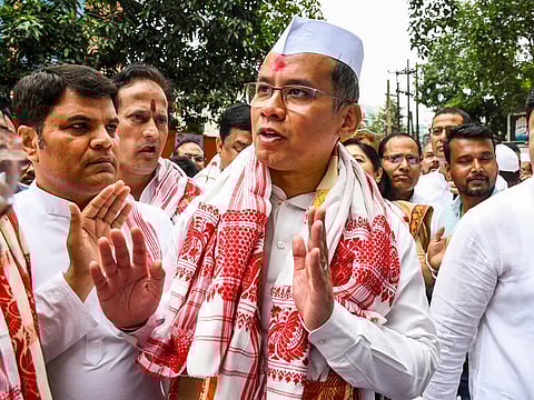 असम कांग्रेस अध्यक्ष गोगोई के स्वागत समारोह में अफरा-तफरी