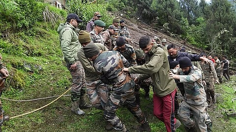 सिक्किम मिलिट्री कैंप में हुई लैंडस्लाइड में युवक की मौत