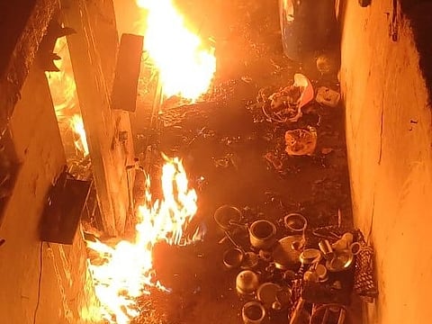 मालदा के रेलवे क्वार्टर में लगी आग