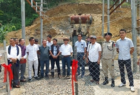 विधायक और एसडीपीडीबी के अध्यक्ष अचुंबेमो किकोन ने बुधवार को मेरापानी गांव में बिजली सब स्टेशन का उद्घाटन करते हुए