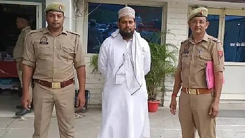 मदरसा शिक्षक गिरफ्तार