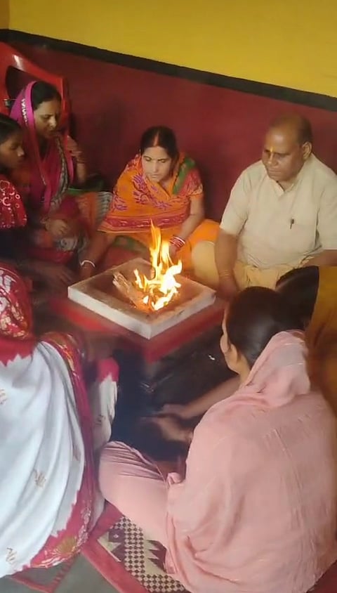 गायत्री शक्तिपीठ में महिलाओं ने किया गायत्री यज्ञ का आयोजन