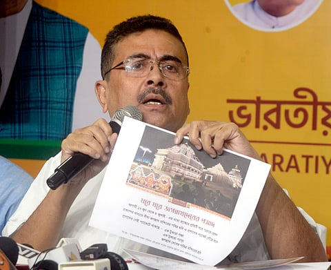 संवाददाताओं को संबोधित करते शुभेंदु अधिकारी