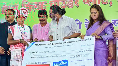 सीएम हेमंत सोरेन एवं अन्य