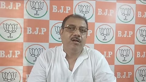 सड़क की बदहाली के खिलाफ भाजपा प्रदेश सदस्य ने उठाया सवाल