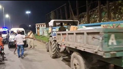 कुर्बानी पशु के अवशेष डंपिंग यार्ड में फेंके जाने का स्थानीय लोगों ने किया विरोध