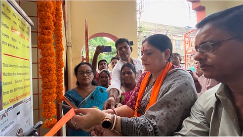 वाटर कूलिंग मशीन का उद्धाटन करते विधायक अग्निमित्रा पॉल